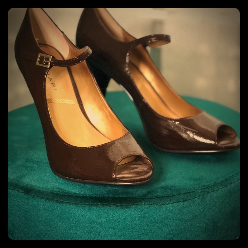 Chocolate 🍫 Brown Taharis with Peep Toe